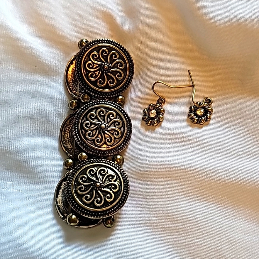 Bracelet and earring set